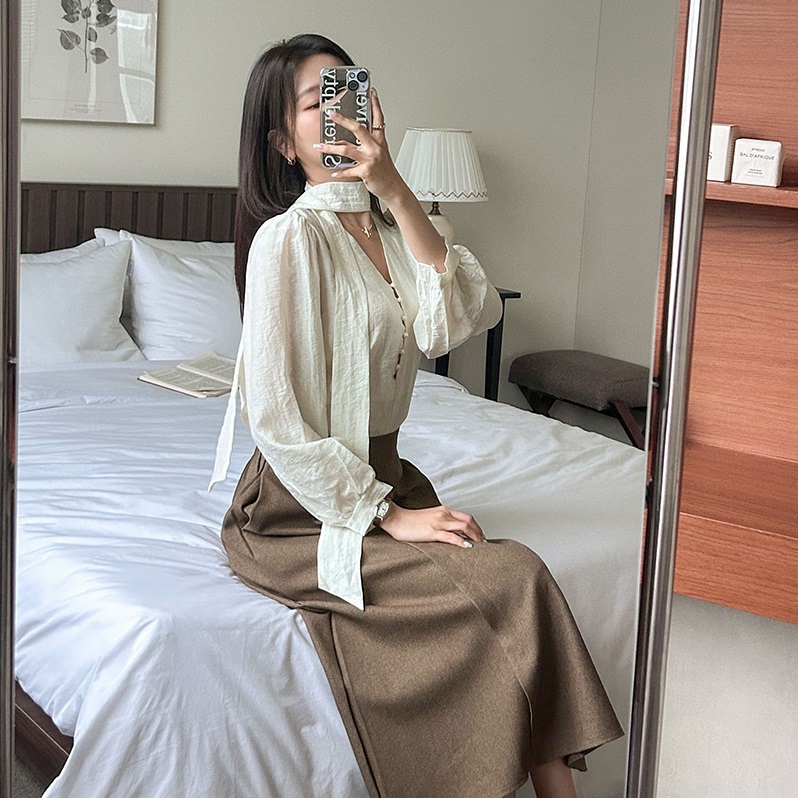 Forever Kids  正韓 防皺V領 領帶珍珠扣 環微抓褶袖襯衫【A69307】 