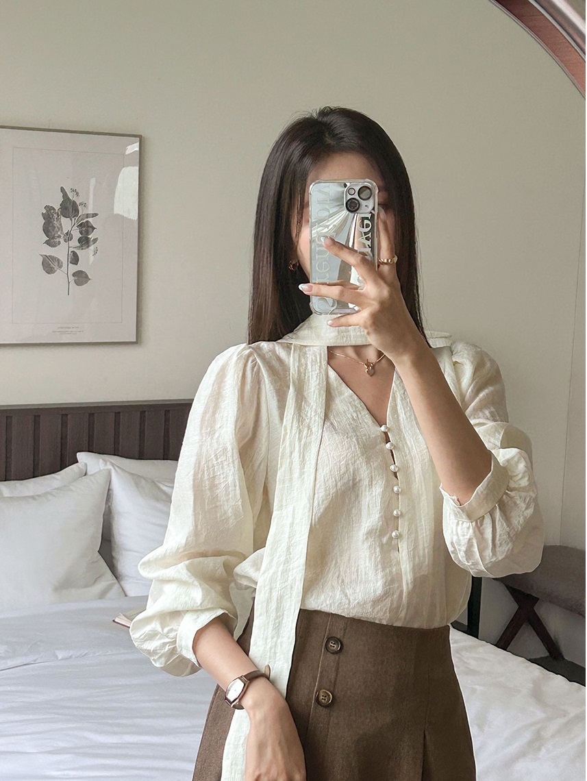 Forever Kids  正韓 防皺V領 領帶珍珠扣 環微抓褶袖襯衫【A69307】 