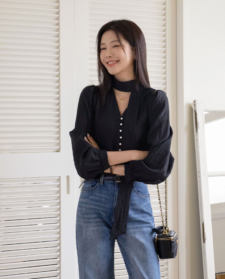 Forever Kids  正韓 防皺V領 領帶珍珠扣 環微抓褶袖襯衫【A69307】 