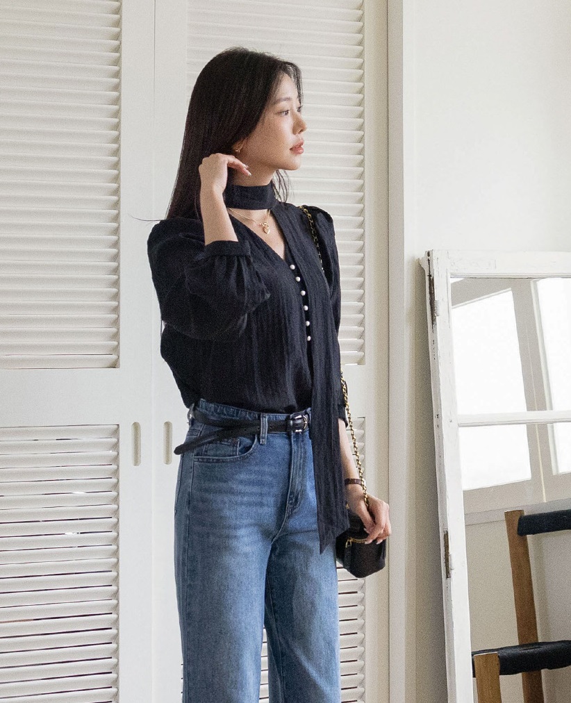 Forever Kids  正韓 防皺V領 領帶珍珠扣 環微抓褶袖襯衫【A69307】 