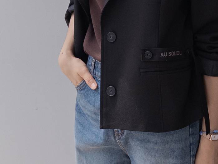 Forever Kids 正韓 好質感鈕扣刺繡 俐落半短西裝外套 【T69305】韓國代購