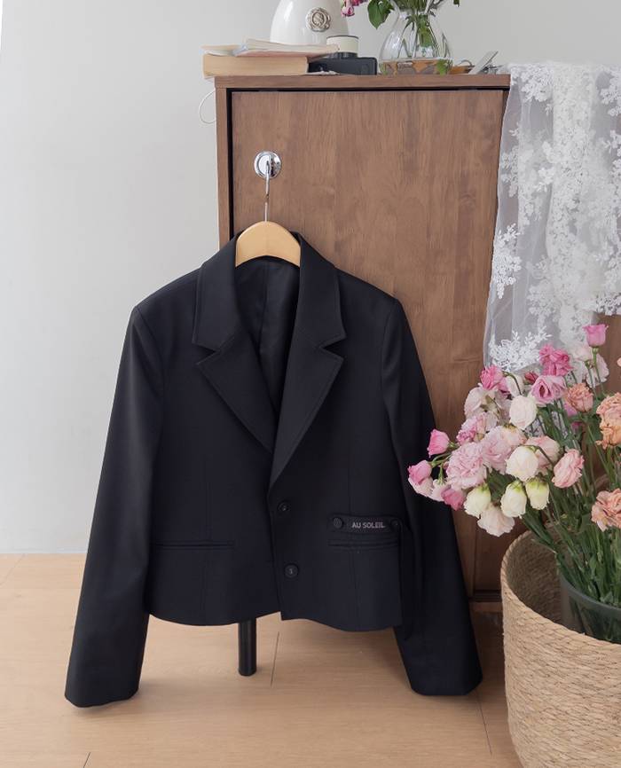 Forever Kids 正韓 好質感鈕扣刺繡 俐落半短西裝外套 【T69305】韓國代購