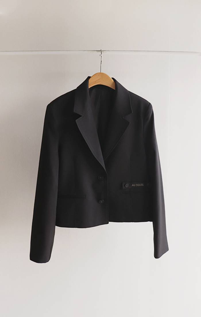 Forever Kids 正韓 好質感鈕扣刺繡 俐落半短西裝外套 【T69305】韓國代購