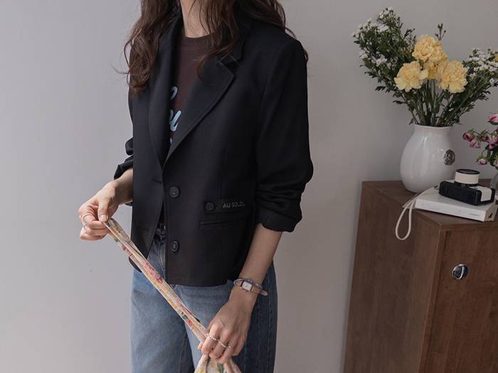 Forever Kids 正韓 好質感鈕扣刺繡 俐落半短西裝外套 【T69305】韓國代購