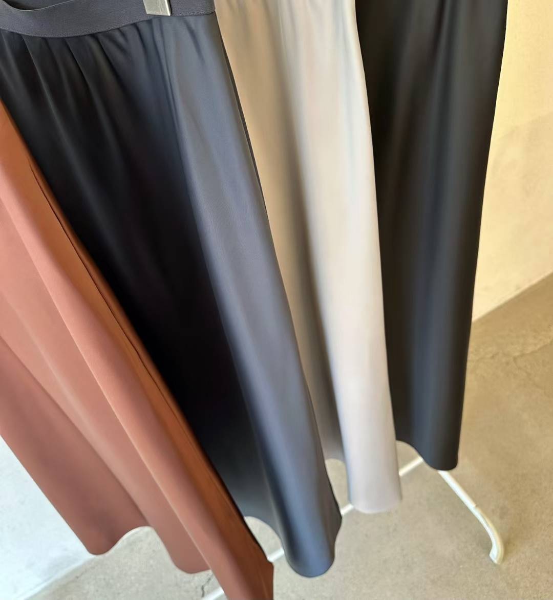 Forever Kids 正韓 光澤絲質感女人味長裙【D60406】